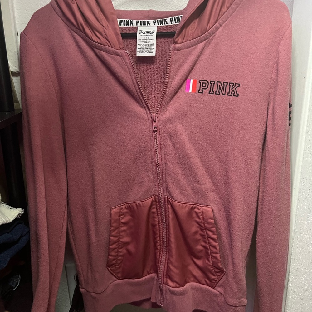 PINK sweater! Basically brand new, NEVER WORN before. 💓